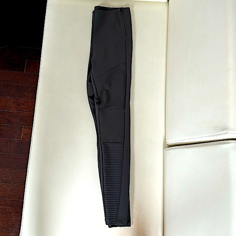 NWOT! Athleta Moto Leggings! - Picture 5 of 7